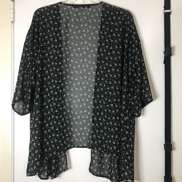 SOLD🎉Collective Concepts Floral Chiffon kimono - Picture 5 of 7